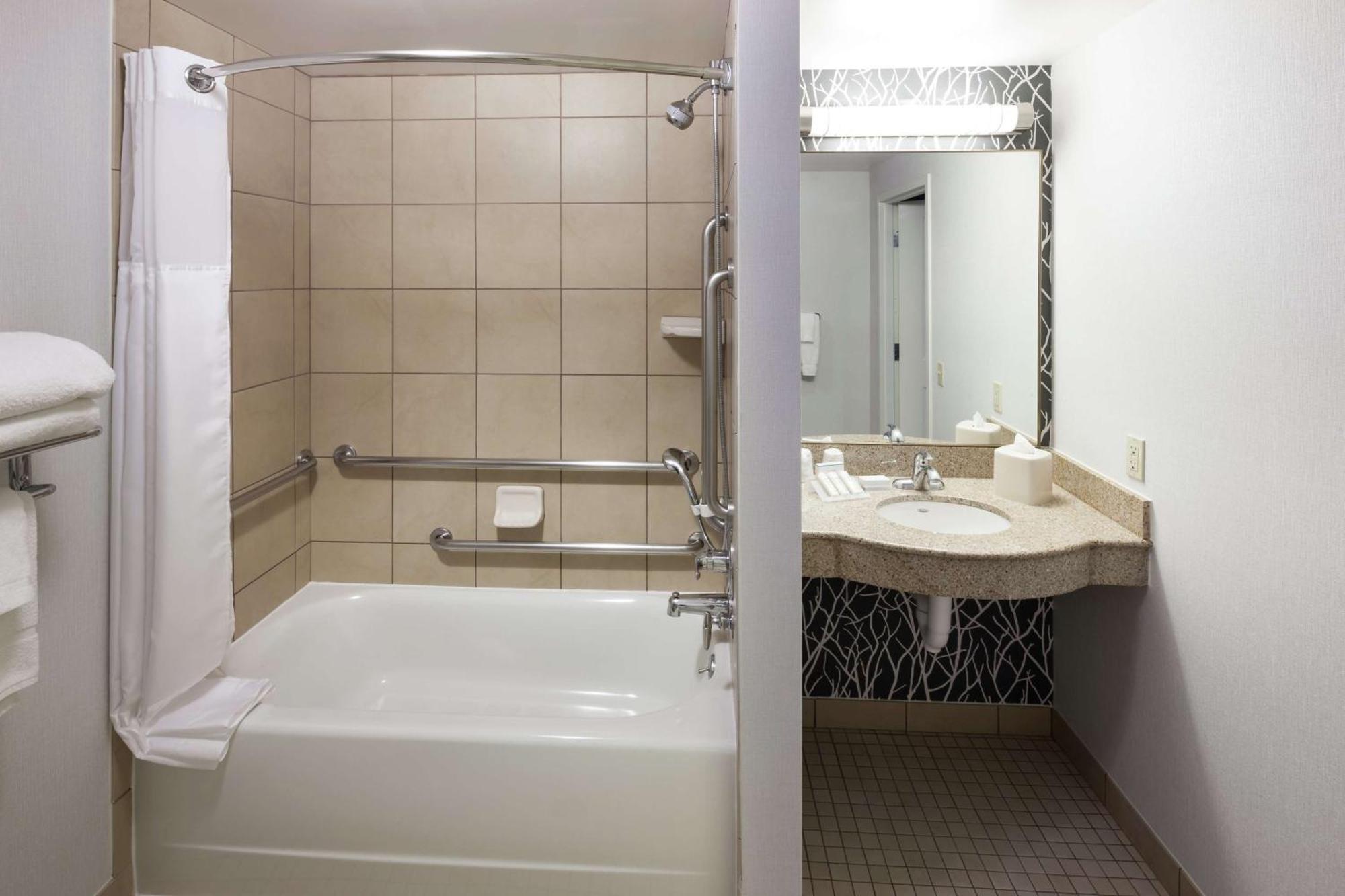 Hilton Garden Inn Lake Forest Mettawa Экстерьер фото