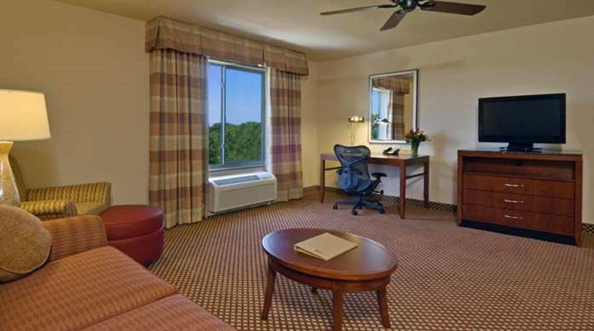 Hilton Garden Inn Lake Forest Mettawa Экстерьер фото