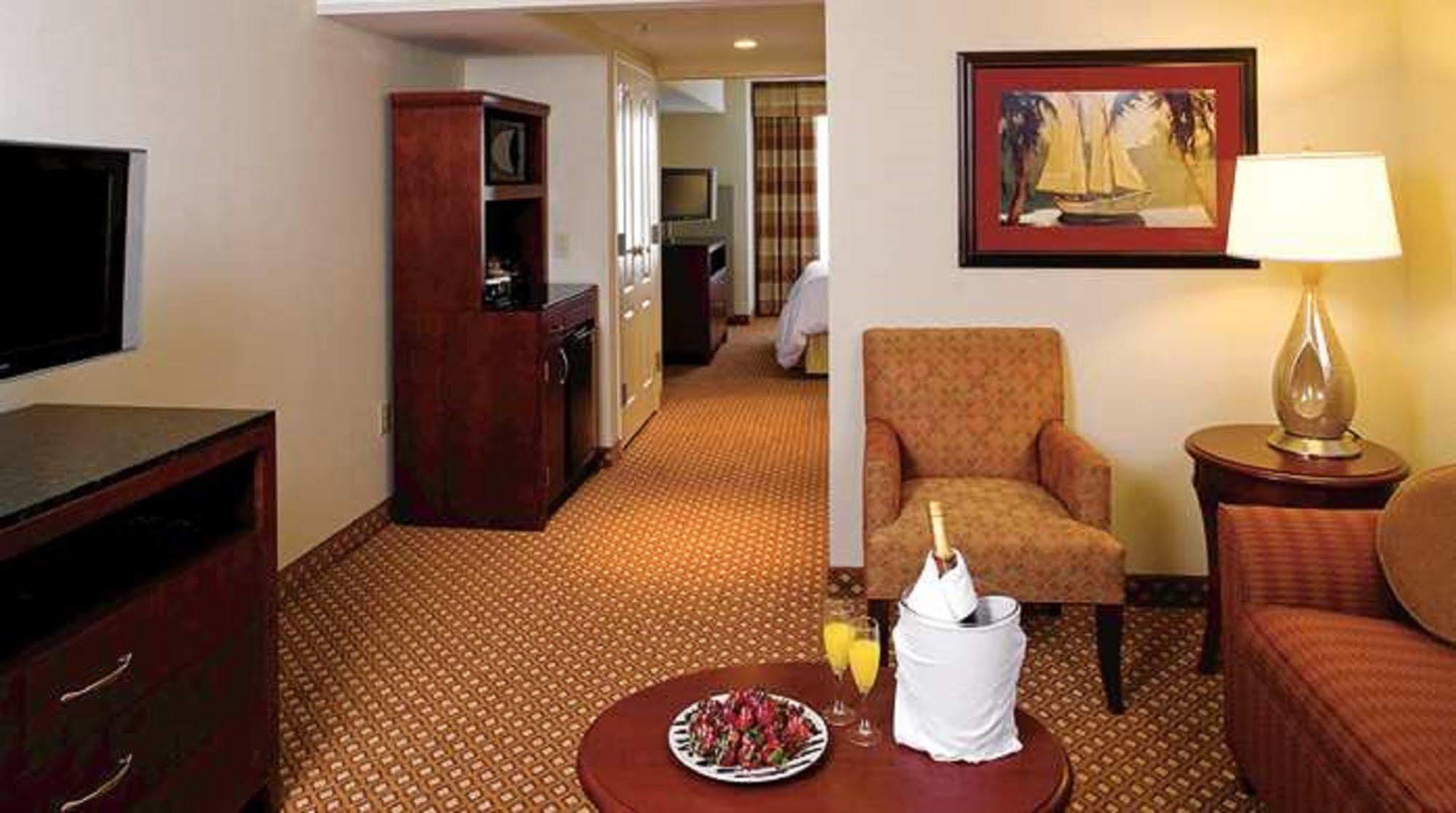 Hilton Garden Inn Lake Forest Mettawa Экстерьер фото