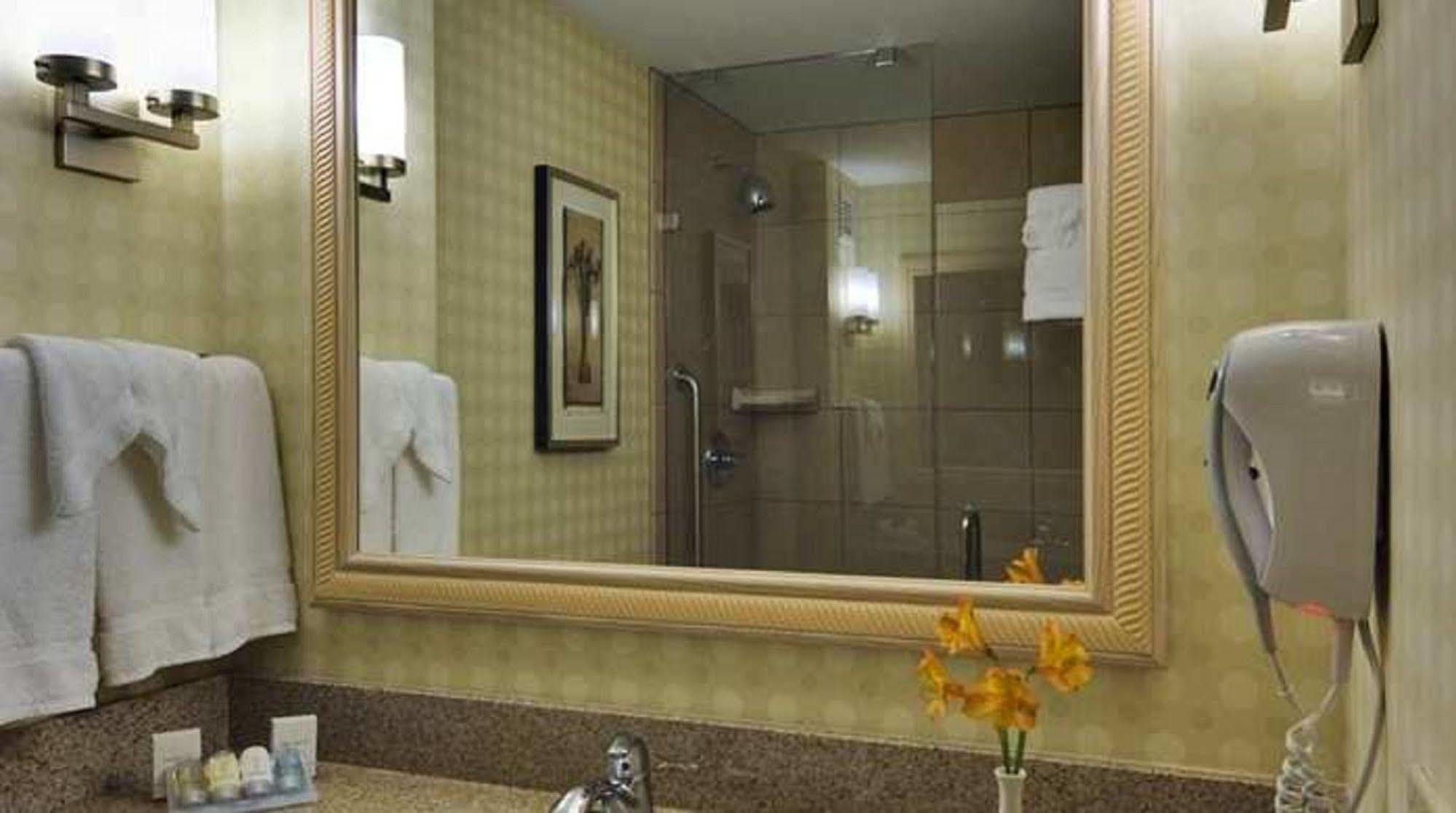 Hilton Garden Inn Lake Forest Mettawa Номер фото